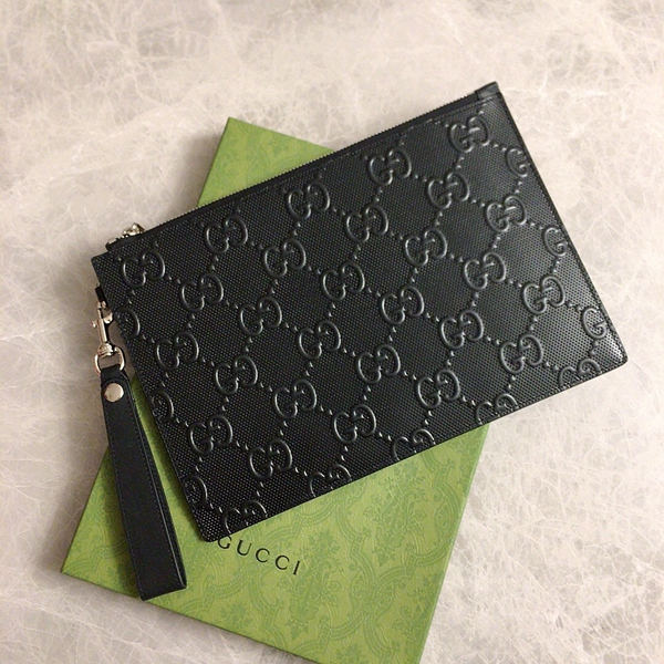 グッチ財布 レプリカ着用イメージ